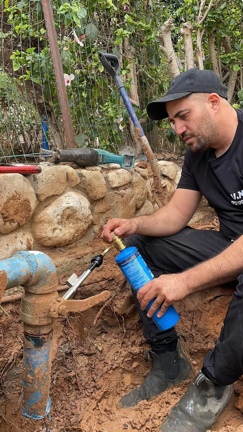 אינסטלטור בלוד מתקן חיבור צנרת מים