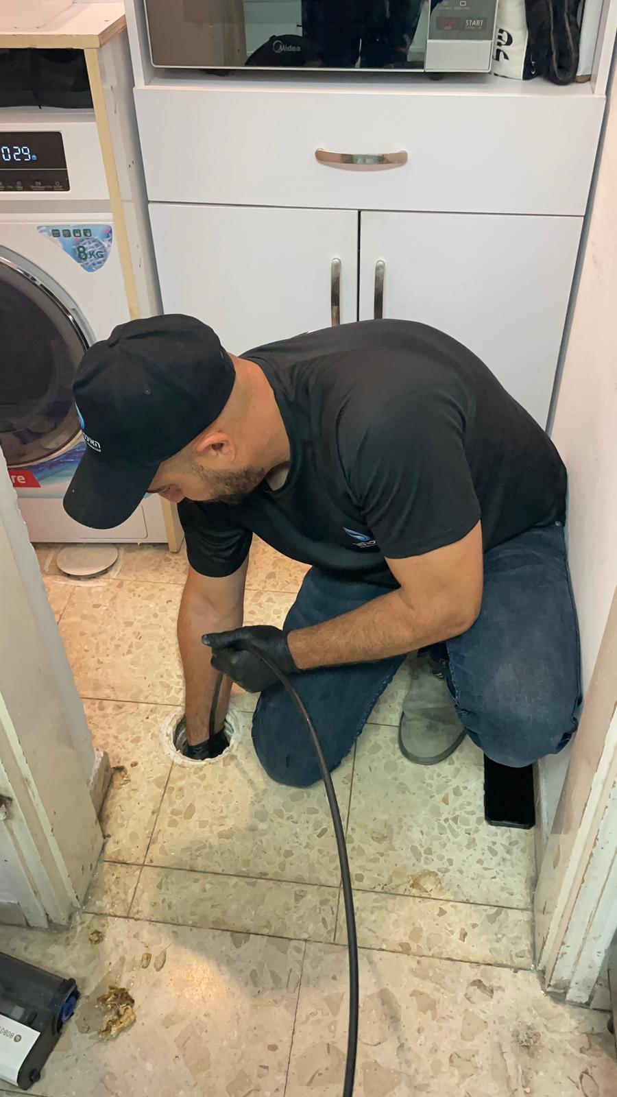פתיחת סתימה בכיור מטבח עם ספירלה חשמלית - יצחק עקרי, א.ע אינסטלציה